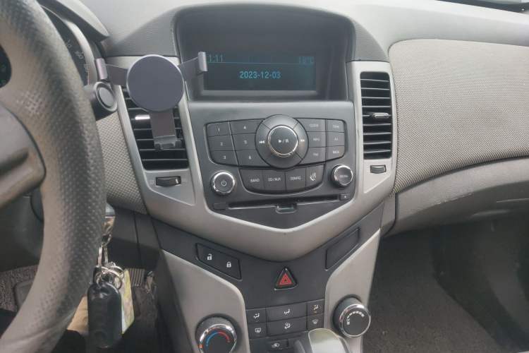 Used Chevrolet Cruze 2013 1.8L SE AT Audio And AC Panel