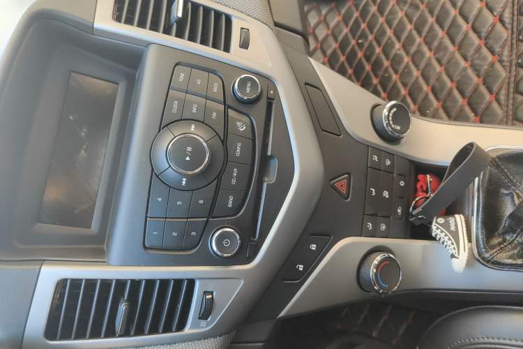 Used Chevrolet Cruze 2013 1.6L SE MT Audio And AC Panel