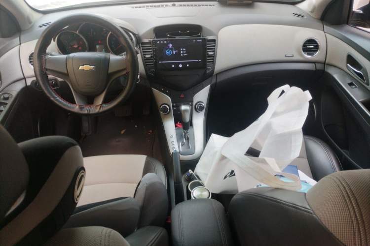 Used Chevrolet Cruze 2013 1.6L SE AT Audio And AC Panel