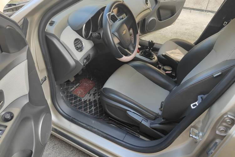 Used Chevrolet Cruze 2013 1.6L SE MT Driver Seat