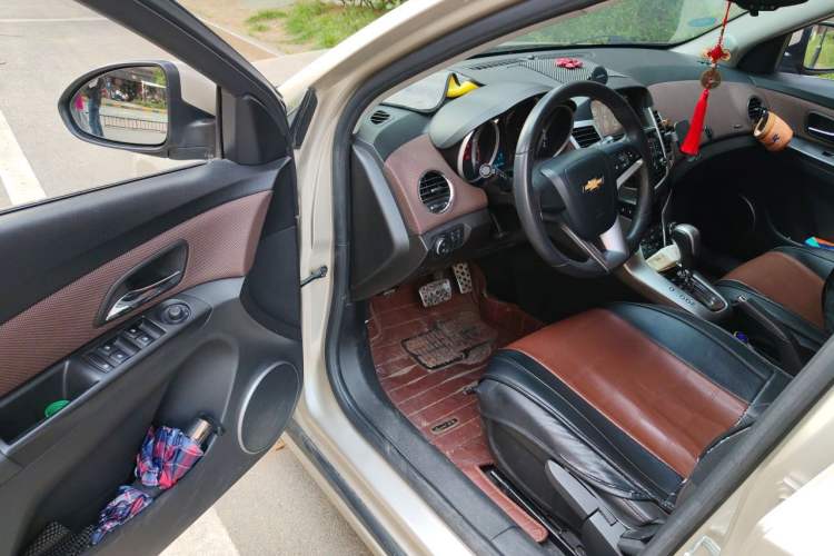 Used Chevrolet Cruze 2013 Hatchback 1.6L Automatic Luxury Model Driver Seat