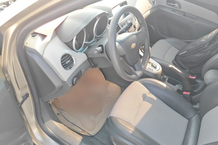 Used Chevrolet Cruze 2013 1.6L SE AT Driver Seat