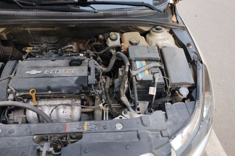 Used Chevrolet Cruze 2013 Hatchback 1.6L Automatic Luxury Model Engine Bay Left