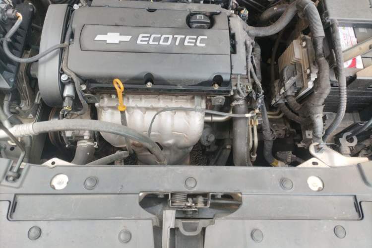 Used Chevrolet Cruze 2013 1.6L SE AT Engine Bay