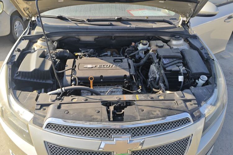 Used Chevrolet Cruze 2013 1.6L SE AT Engine Bay