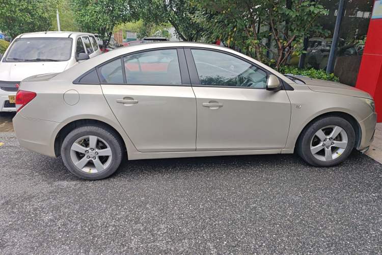 Used Chevrolet Cruze 2013 1.6L SE MT Exterior 2