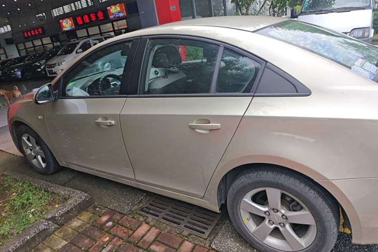 Used Chevrolet Cruze 2013 1.6L SE MT Exterior 5