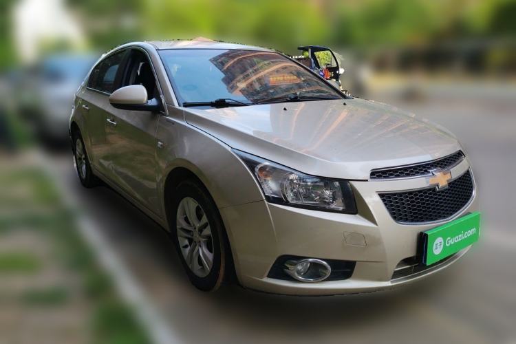 Used Chevrolet Cruze 2013 Hatchback 1.6L Automatic Luxury Model Front Right 45 Deg