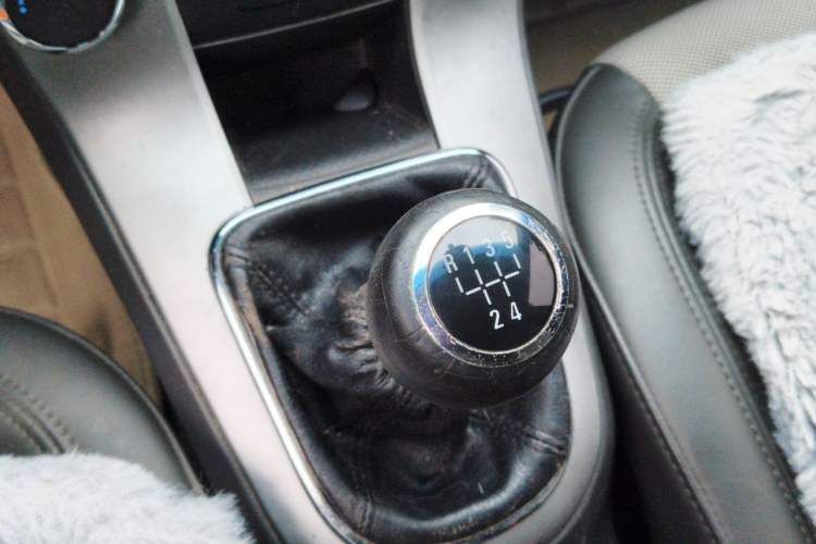 Used Chevrolet Cruze 2013 1.6L SE MT Gear Lever