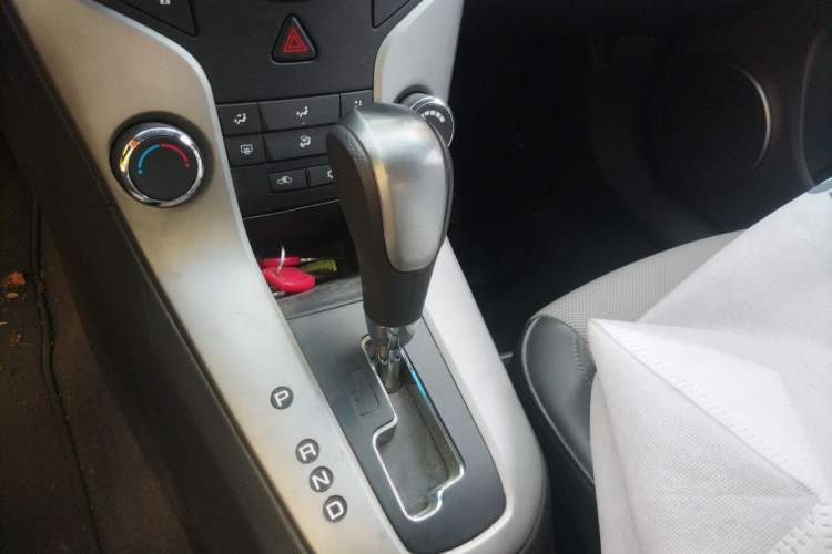 Used Chevrolet Cruze 2013 1.6L SE AT Gear Lever