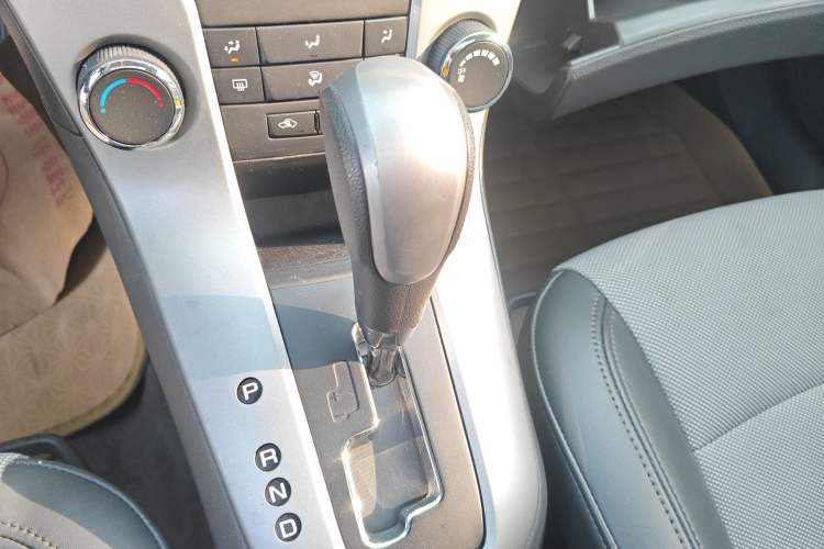 Used Chevrolet Cruze 2013 1.6L SE AT Gear Lever