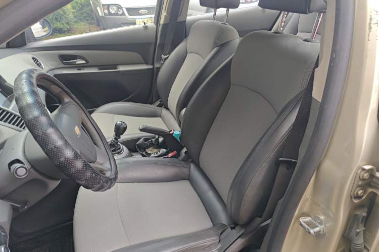 Used Chevrolet Cruze 2013 1.6L SE MT Left Front Seat
