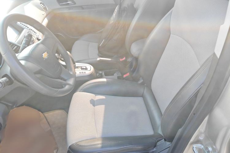 Used Chevrolet Cruze 2013 1.6L SE AT Left Front Seat