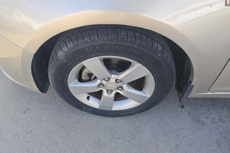 Used Chevrolet Cruze 2013 1.6L SE AT Left Front Wheel Hub