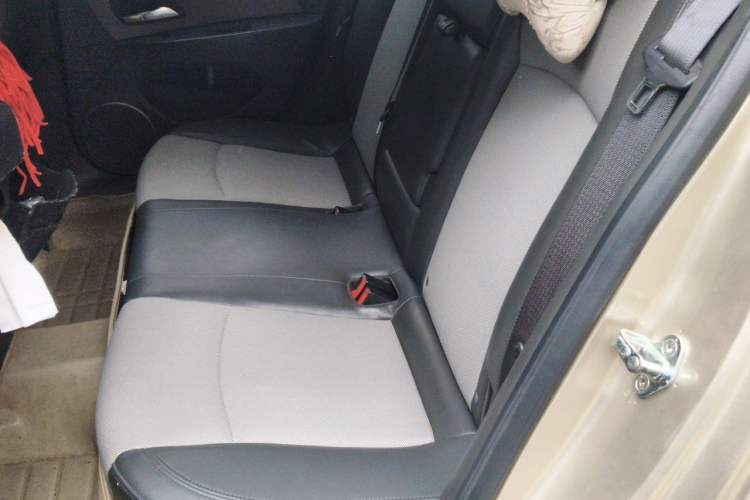 Used Chevrolet Cruze 2013 1.6L SE MT Left Rear Seat