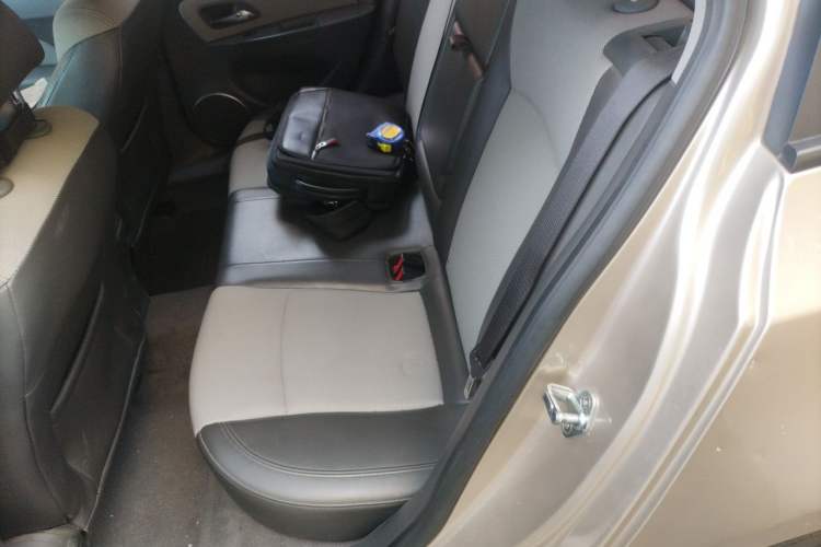 Used Chevrolet Cruze 2013 1.6L SE AT Left Rear Seat