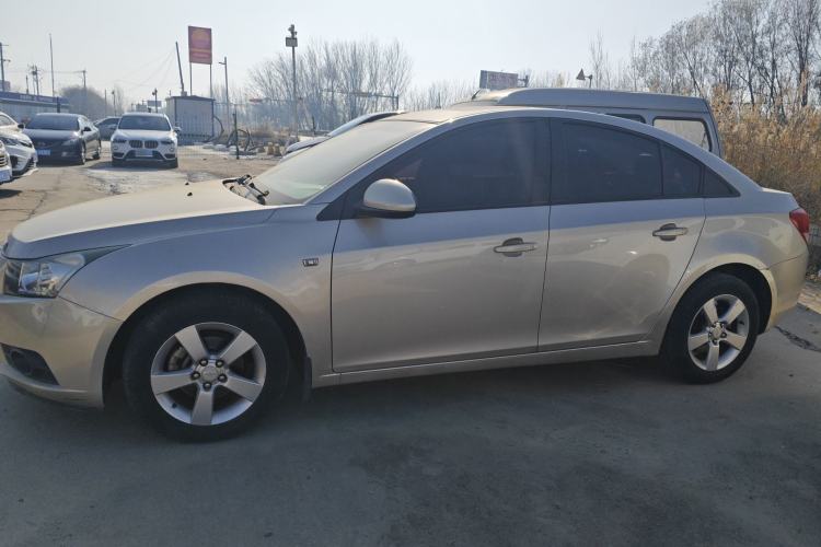 Used Chevrolet Cruze 2013 1.6L SE AT Left Side
