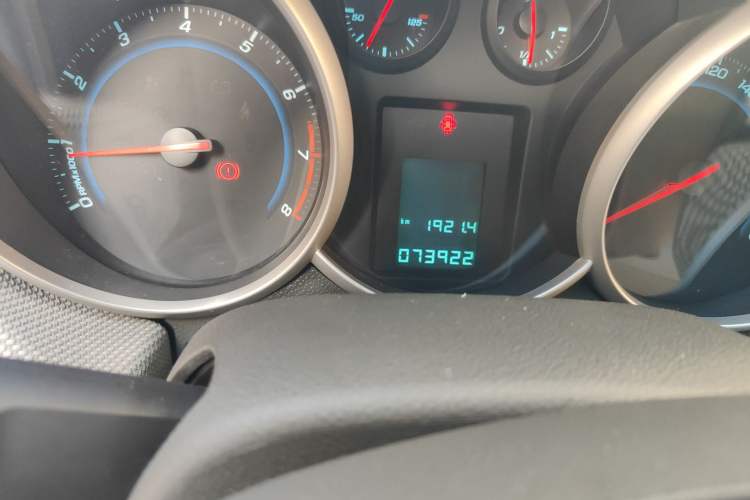 Used Chevrolet Cruze 2013 1.6L SE MT Odometer Close Up