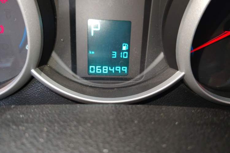 Used Chevrolet Cruze 2013 Hatchback 1.6L Automatic Luxury Model Odometer Close Up