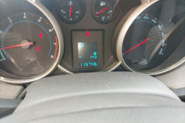 Used Chevrolet Cruze 2013 1.6L SE AT Odometer Close Up