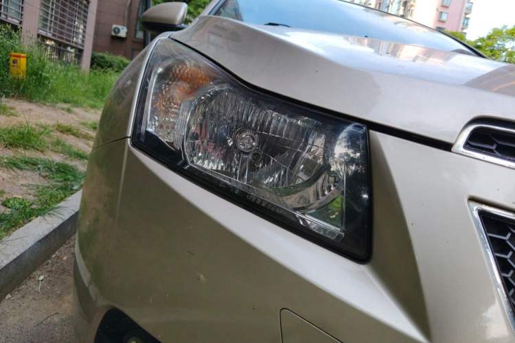 Used Chevrolet Cruze 2013 Hatchback 1.6L Automatic Luxury Model Right Front Headlight