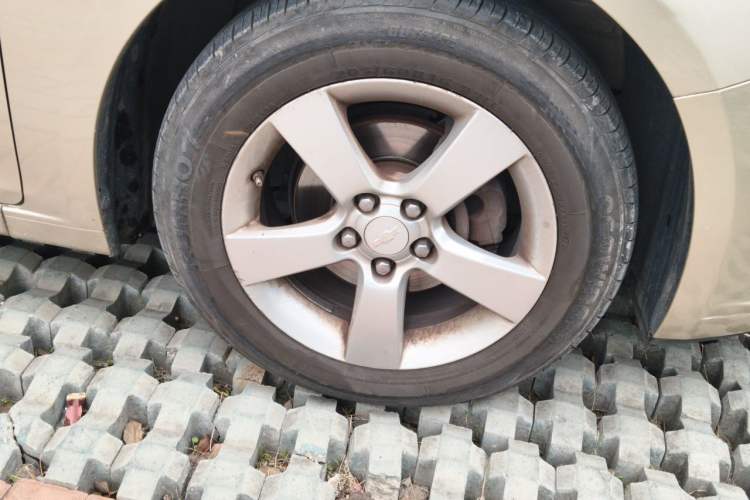 Used Chevrolet Cruze 2013 1.6L SE MT Right Front Wheel Hub