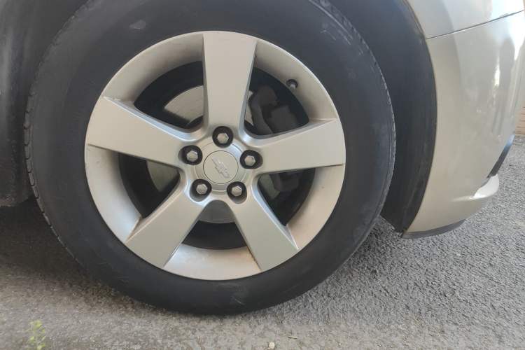 Used Chevrolet Cruze 2013 1.6L SE MT Right Front Wheel Hub