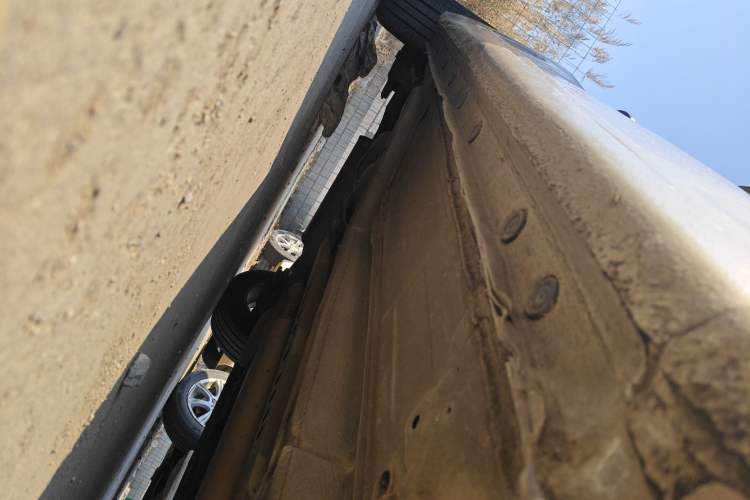Used Chevrolet Cruze 2013 1.6L SE AT Right Side Sill