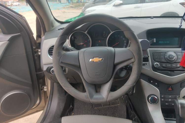 Used Chevrolet Cruze 2013 1.8L SE AT Steering Wheel