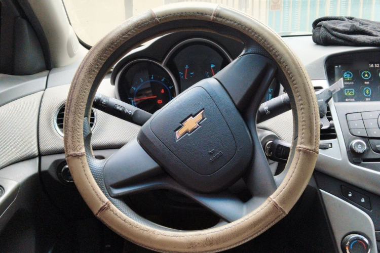 Used Chevrolet Cruze 2013 1.6L SE MT Steering Wheel