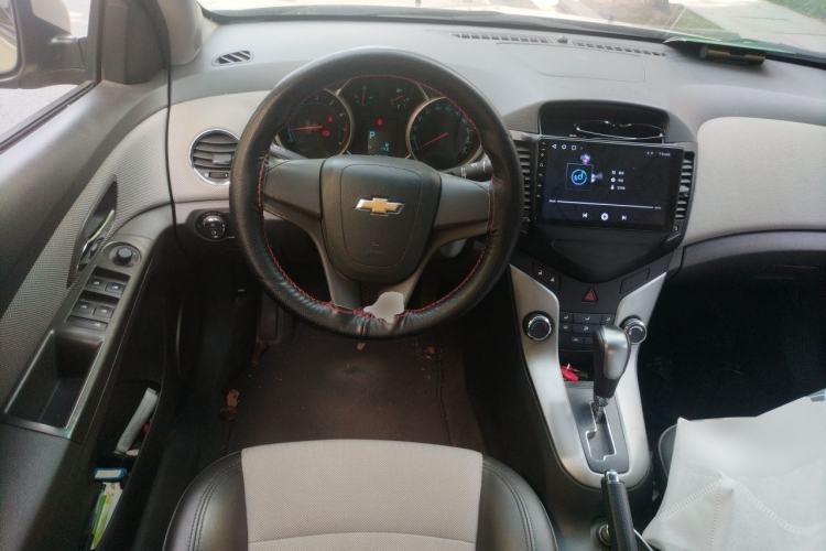 Used Chevrolet Cruze 2013 1.6L SE AT Steering Wheel