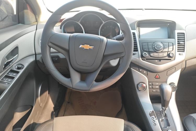 Used Chevrolet Cruze 2013 1.6L SE AT Steering Wheel