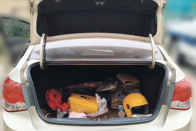 Used Chevrolet Cruze 2013 1.6L SE MT Trunk