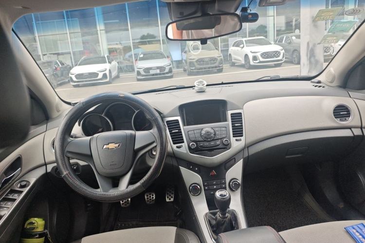 Used Chevrolet Cruze 2014 1.6L SL Millionth Anniversary Edition MT Center Console