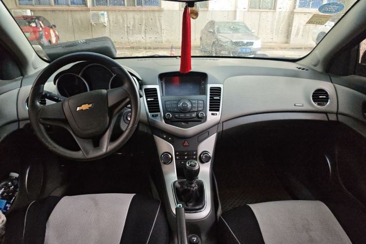 Used Chevrolet Cruze 2014 1.6L SL Millionth Anniversary Edition MT Center Console