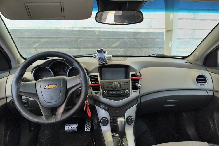 Used Chevrolet Cruze 2014 1.6L SL Millionth Anniversary Edition AT Center Console