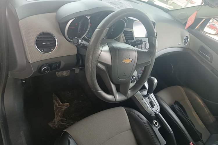 Used Chevrolet Cruze 2014 1.6L SL Millionth Anniversary Edition AT Center Console