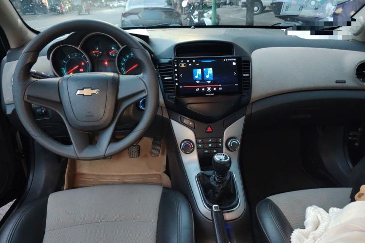 Used Chevrolet Cruze 2014 1.6L SL Millionth Anniversary Edition MT Center Console