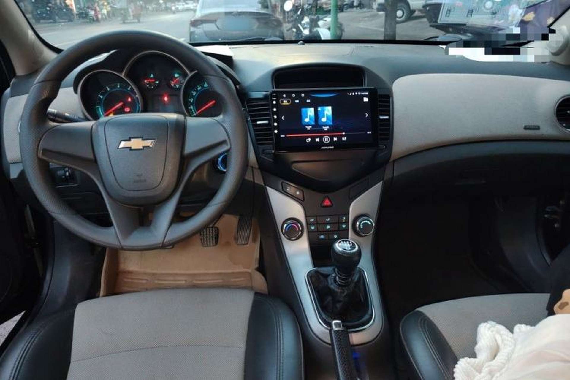 Used Chevrolet Cruze 2014 1.6L SL Millionth Anniversary Edition MT Center Console