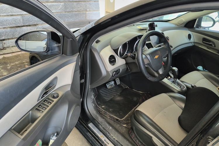 Used Chevrolet Cruze 2014 1.6L SL Millionth Anniversary Edition AT Driver Seat
