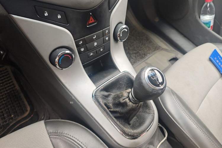 Used Chevrolet Cruze 2014 1.6L SL Millionth Anniversary Edition MT Gear Lever