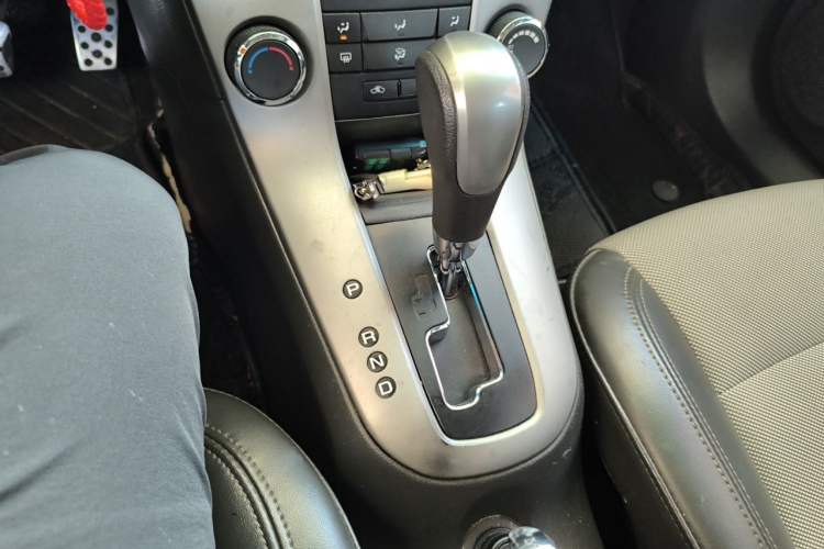 Used Chevrolet Cruze 2014 1.6L SL Millionth Anniversary Edition AT Gear Lever