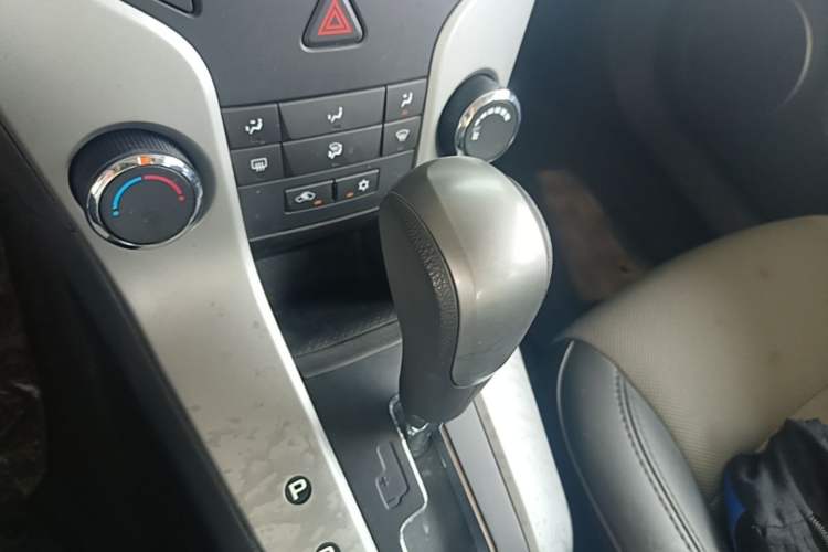 Used Chevrolet Cruze 2014 1.6L SL Millionth Anniversary Edition AT Gear Lever