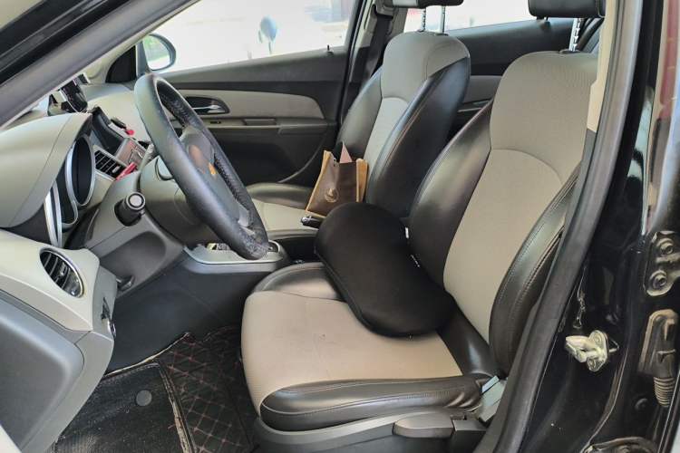 Used Chevrolet Cruze 2014 1.6L SL Millionth Anniversary Edition AT Left Front Seat