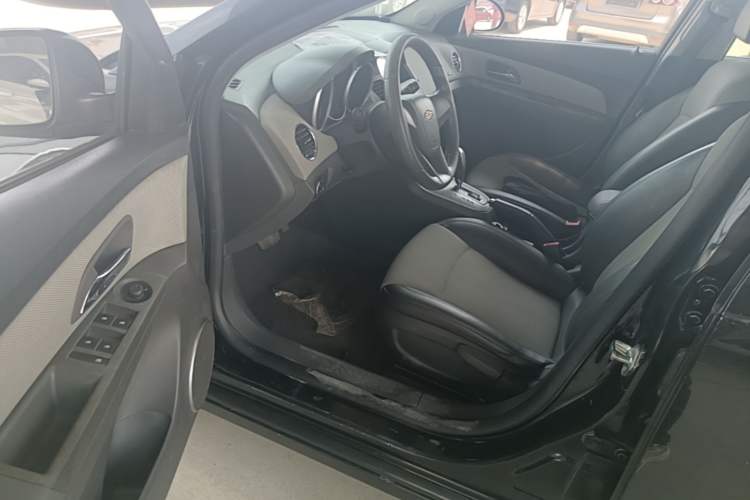 Used Chevrolet Cruze 2014 1.6L SL Millionth Anniversary Edition AT Left Front Seat