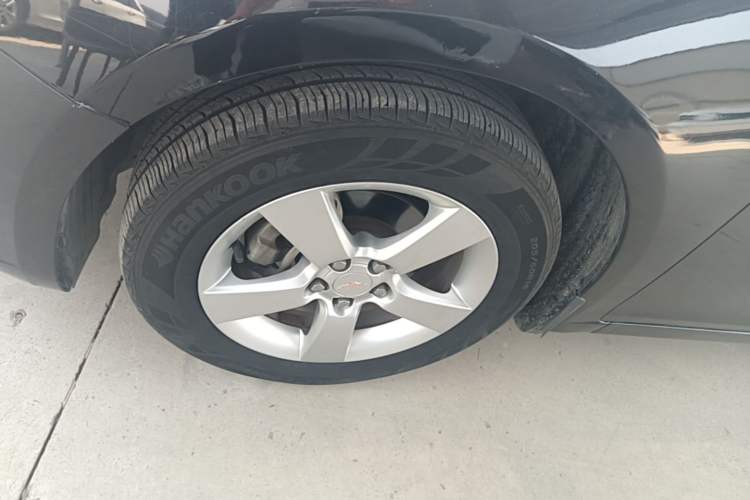 Used Chevrolet Cruze 2014 1.6L SL Millionth Anniversary Edition AT Left Front Wheel Hub