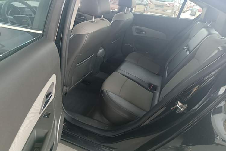 Used Chevrolet Cruze 2014 1.6L SL Millionth Anniversary Edition AT Left Rear Seat