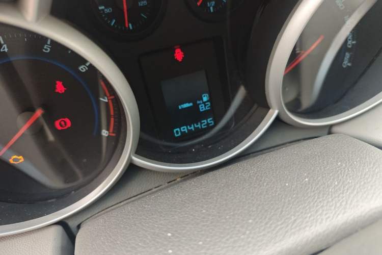 Used Chevrolet Cruze 2014 1.6L SL Millionth Anniversary Edition MT Odometer Close Up