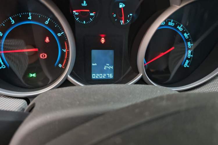 Used Chevrolet Cruze 2014 1.6L SL Millionth Anniversary Edition MT Odometer Close Up