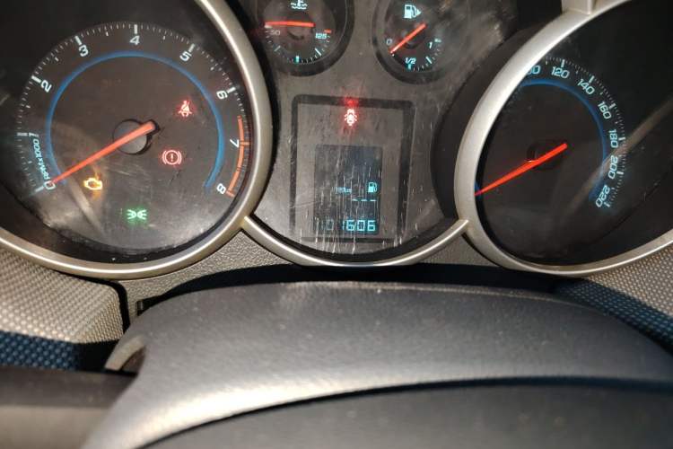 Used Chevrolet Cruze 2014 1.6L SL Millionth Anniversary Edition MT Odometer Close Up